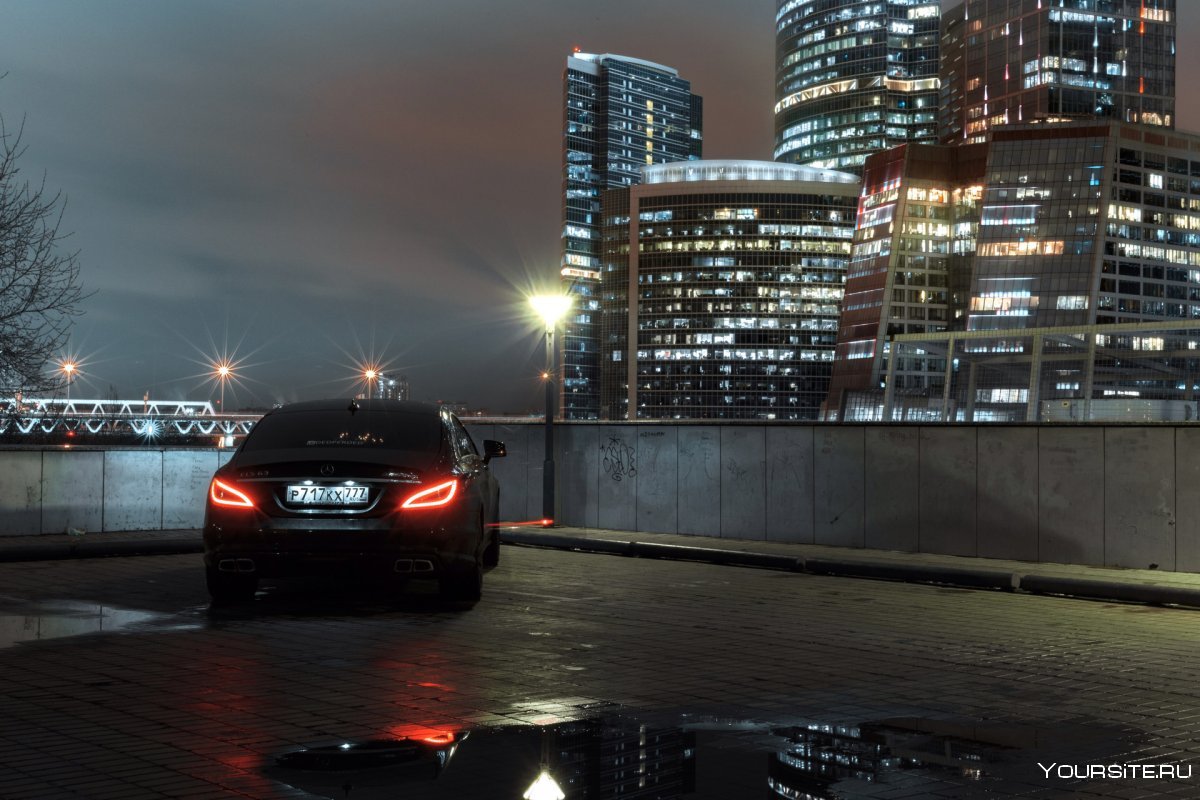 Mercedes Benz CLS 63 AMG ночью Москва