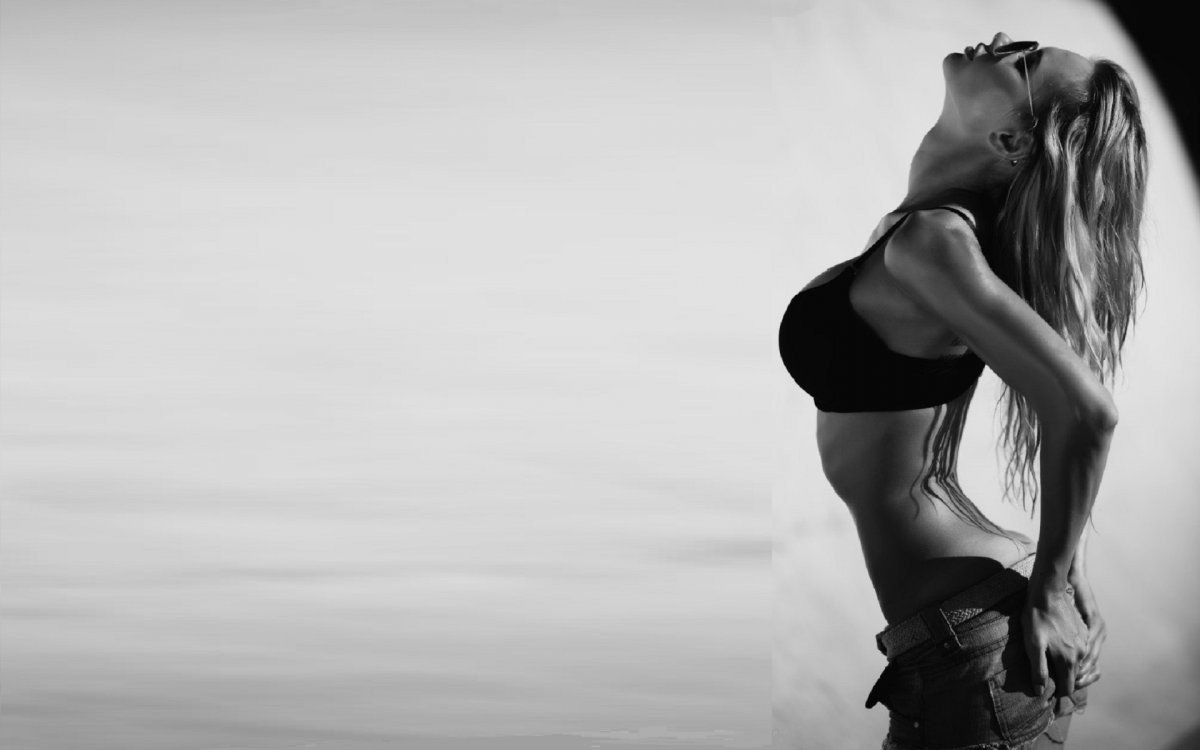 Штанга на черном фоне