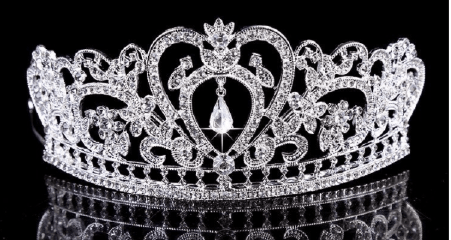Корона на черном фоне. Красивая корона. Корона королевы. Диадема Мисс.
