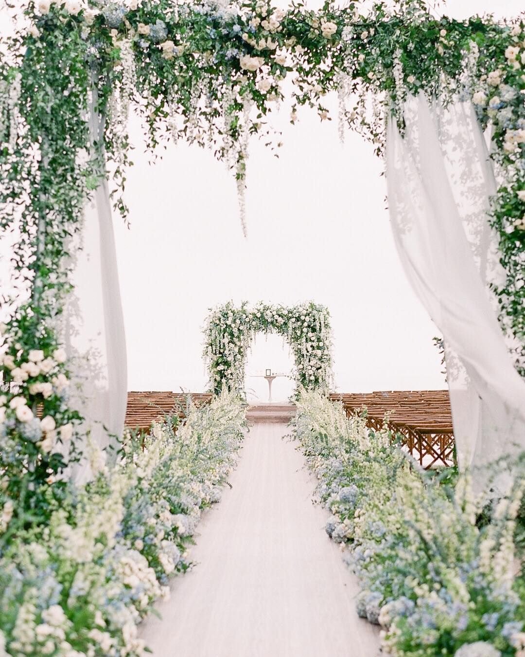 Украшение арки в природном стиле на свадьбу