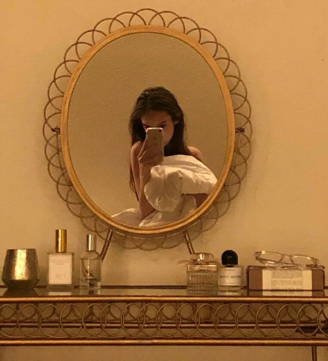 Эстетичные девочки в зеркале