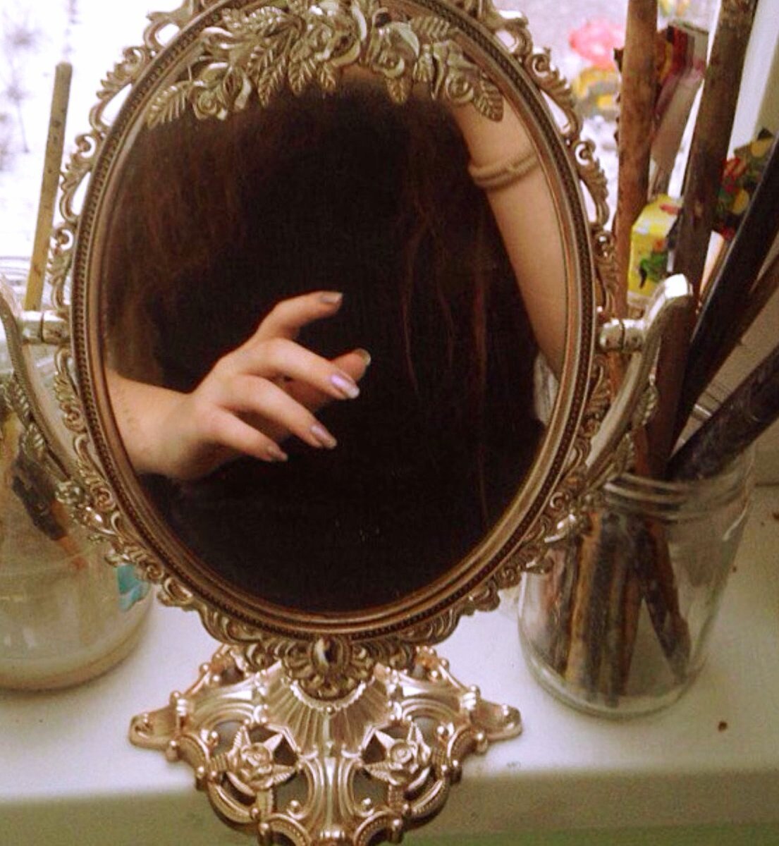 Отражение в круглом зеркале