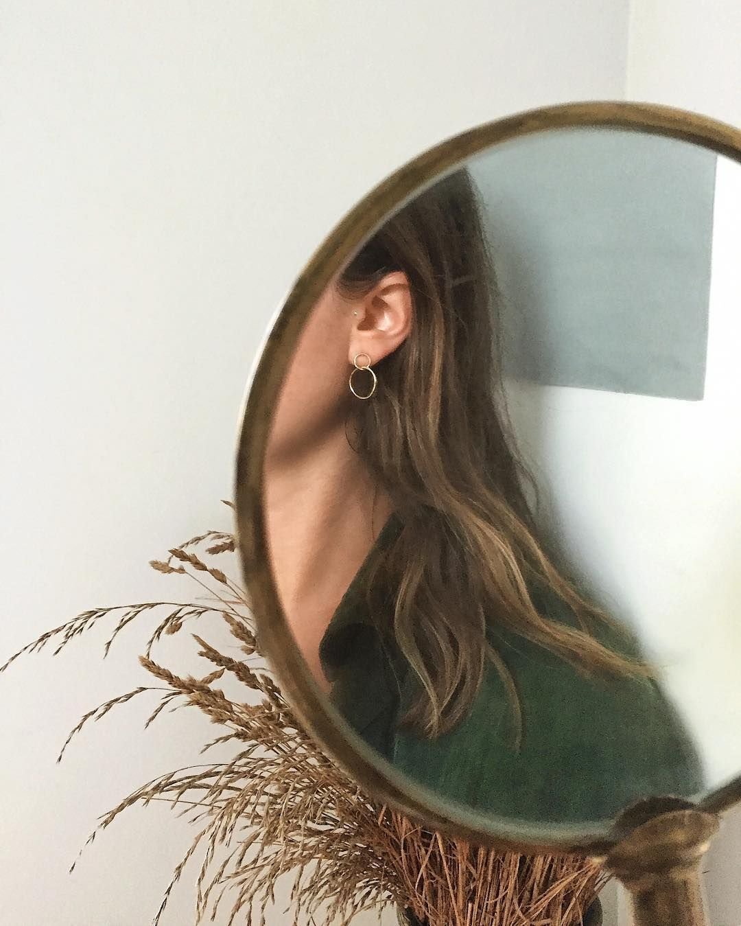 Девушка в отражении