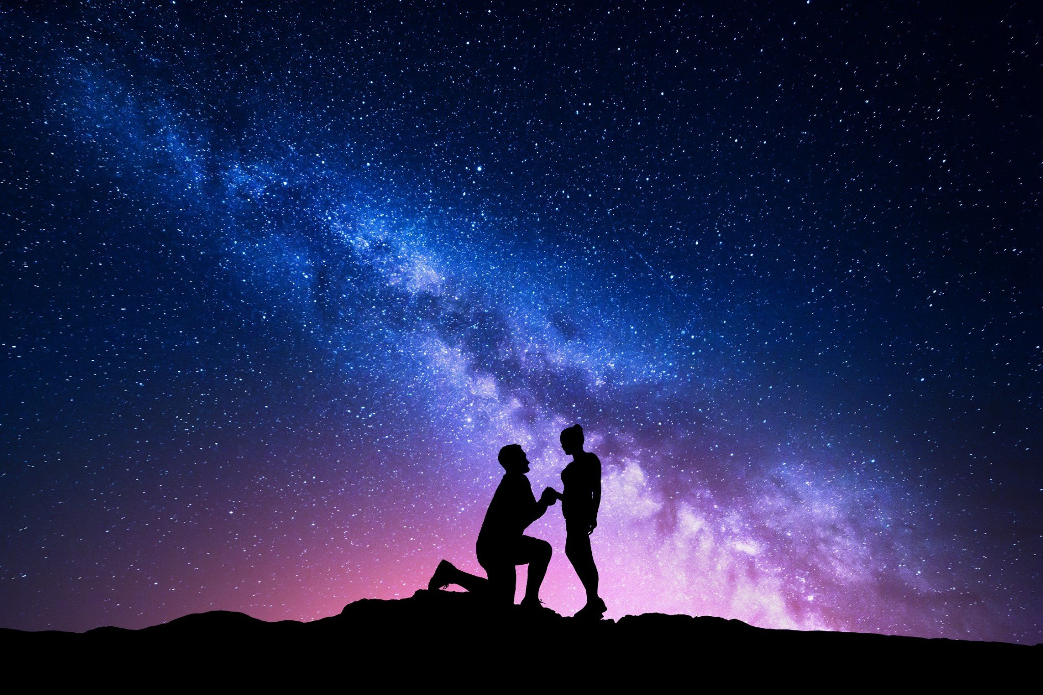 Два силуэта на фоне звездного неба