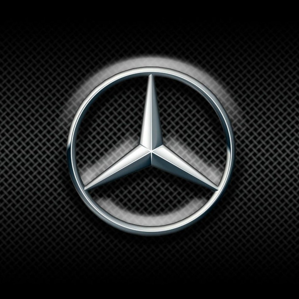 Лого Мерседес на черном фоне