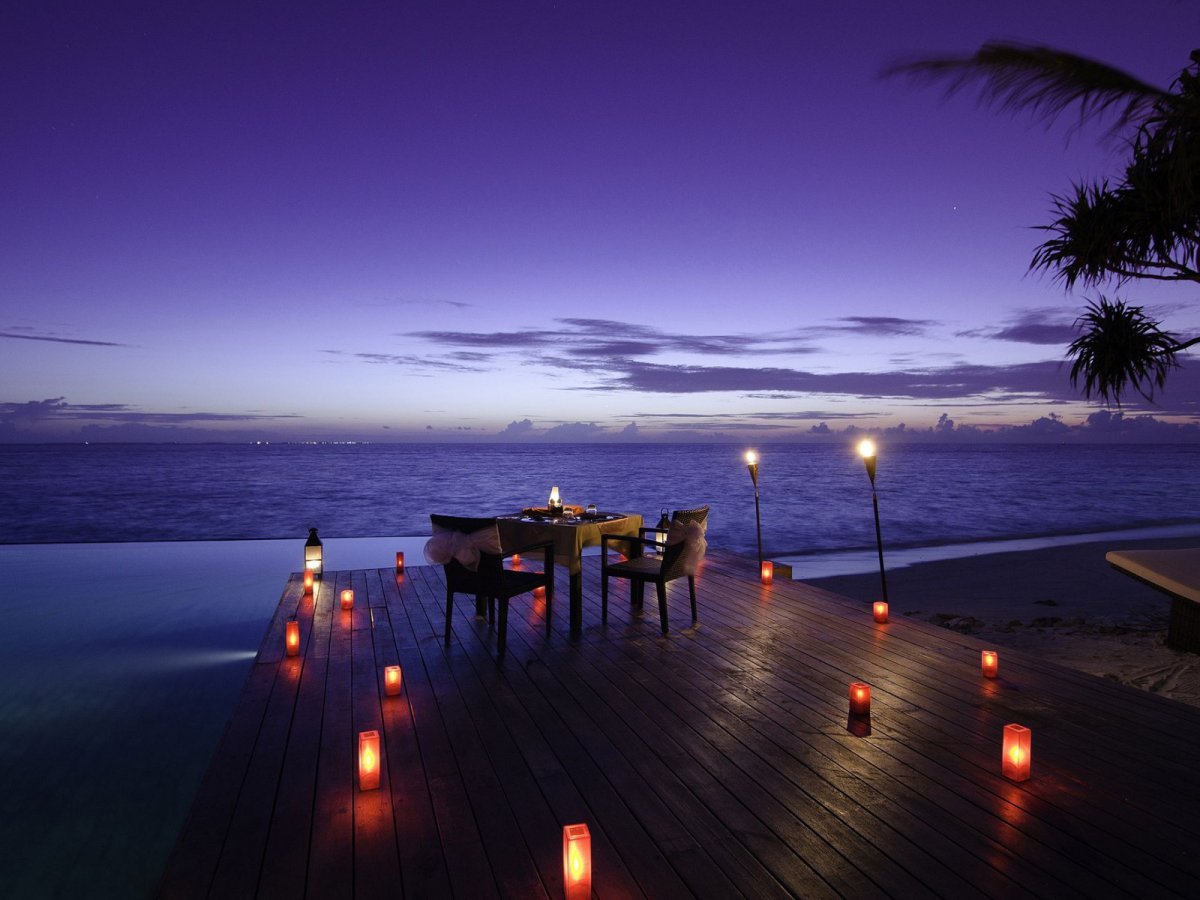 Романтический вечер на берегу моря