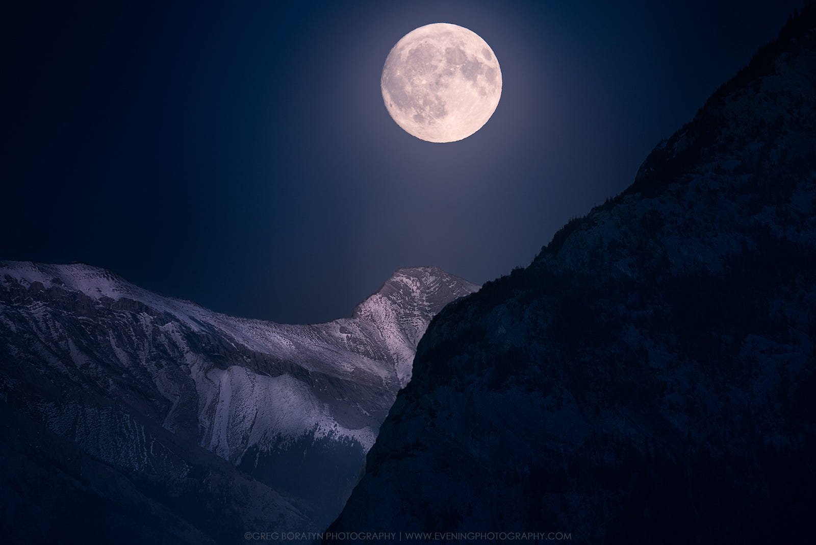 Восходящая луна в марте. Горы на Луне. Горы ночью. Ночь Луна горы. Полнолуние в горах.