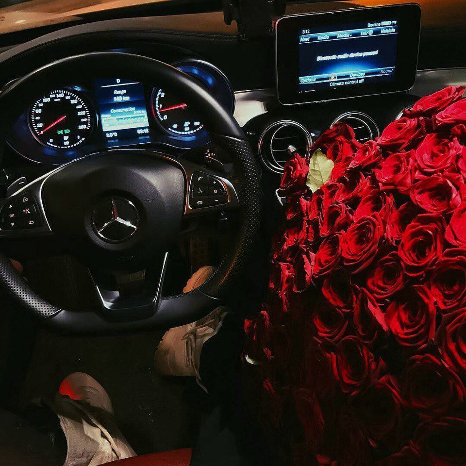 Машина в цветах