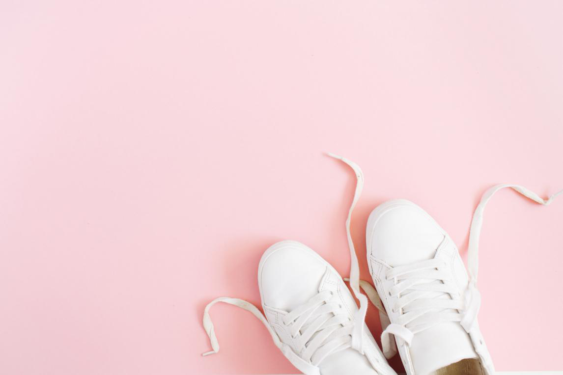 Розовые кроссовки вид сверху