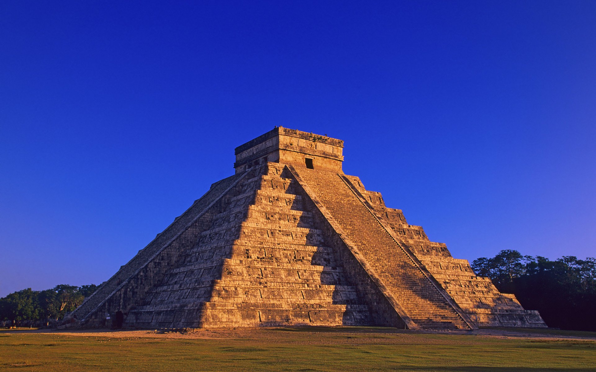 Кроме пирамид храмов и дворцов. Пирамида Кукулькана Мексика. Пирамиды Чичен-ица в Мексике. Пирамиды ацтеков в Мексике. Пирамида Майя Чичен-ица.