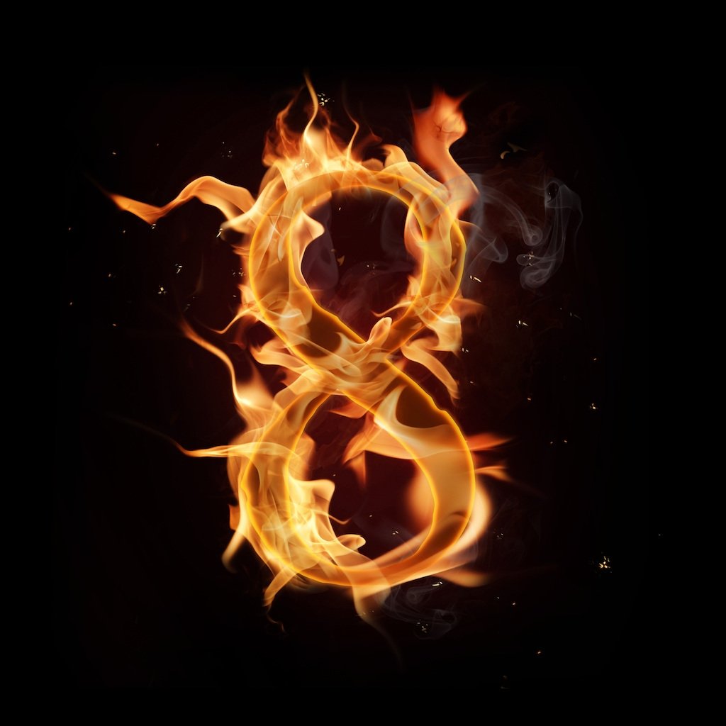 Цифра 8 в огне