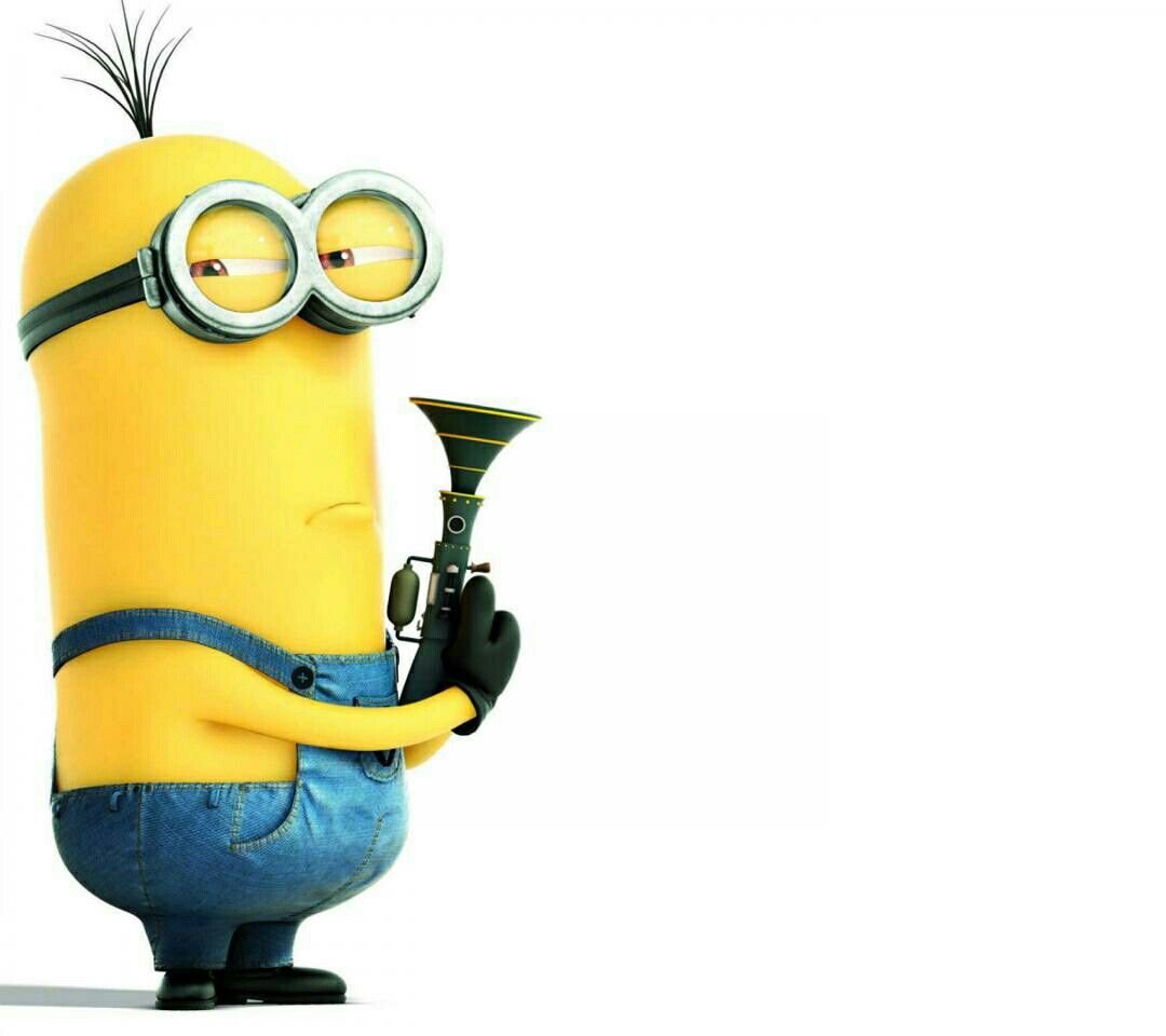 Миньоны на белом фоне