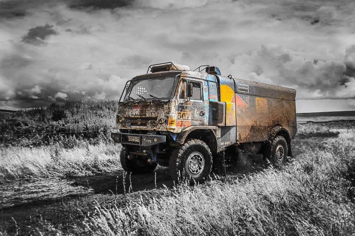 Грузовик КАМАЗ на бездорожье