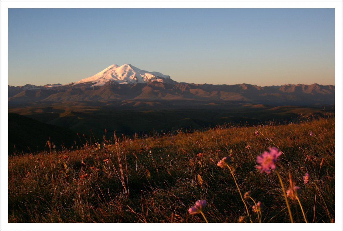 Вид Эльбруса из Пятигорска с горы Бештау
