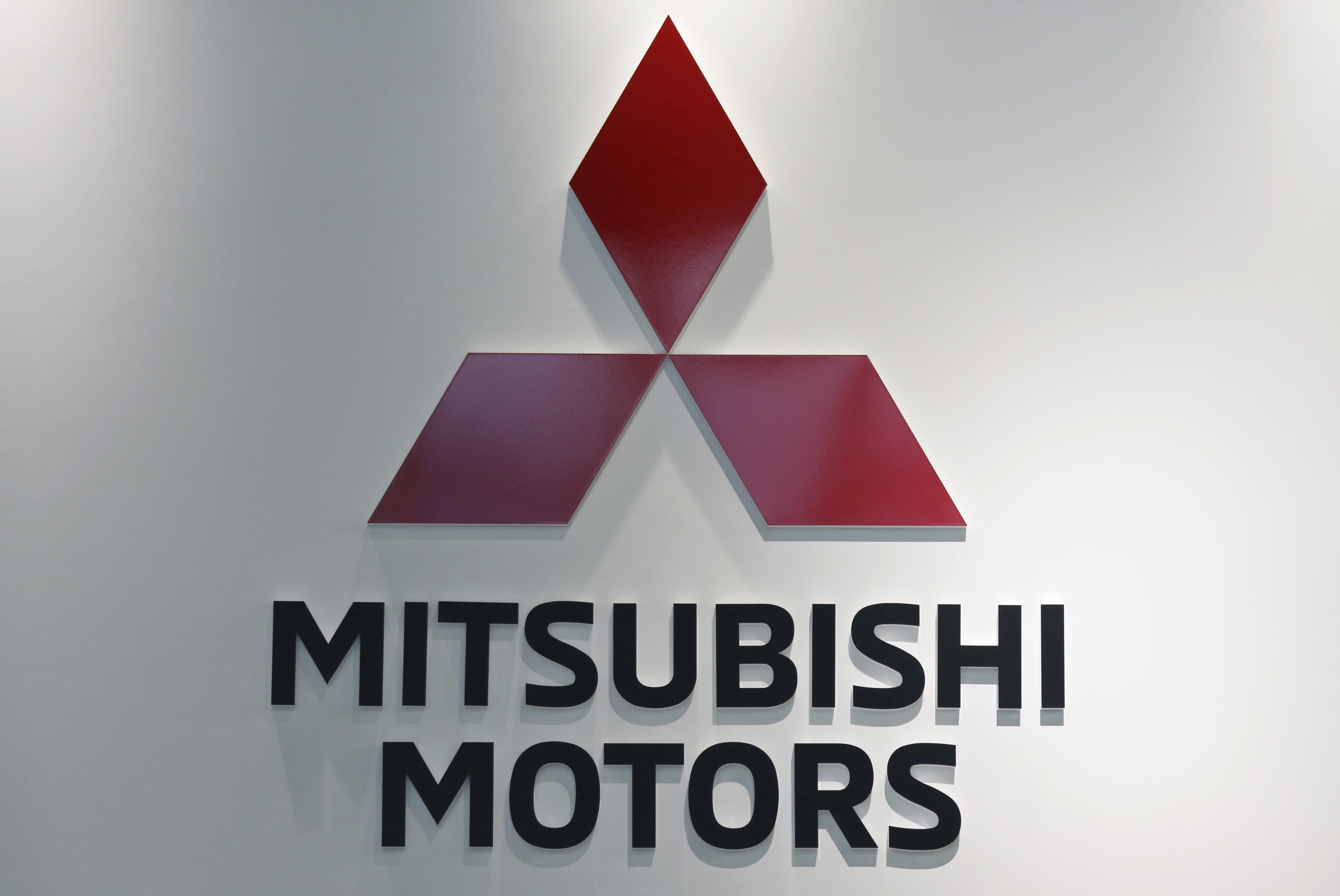 Компания mitsubishi. Мицубиси Моторс лого. Mitsubishi logo 2021. Mitsubishi Motors Corp.. Mitsubishi Motors logo 2021.