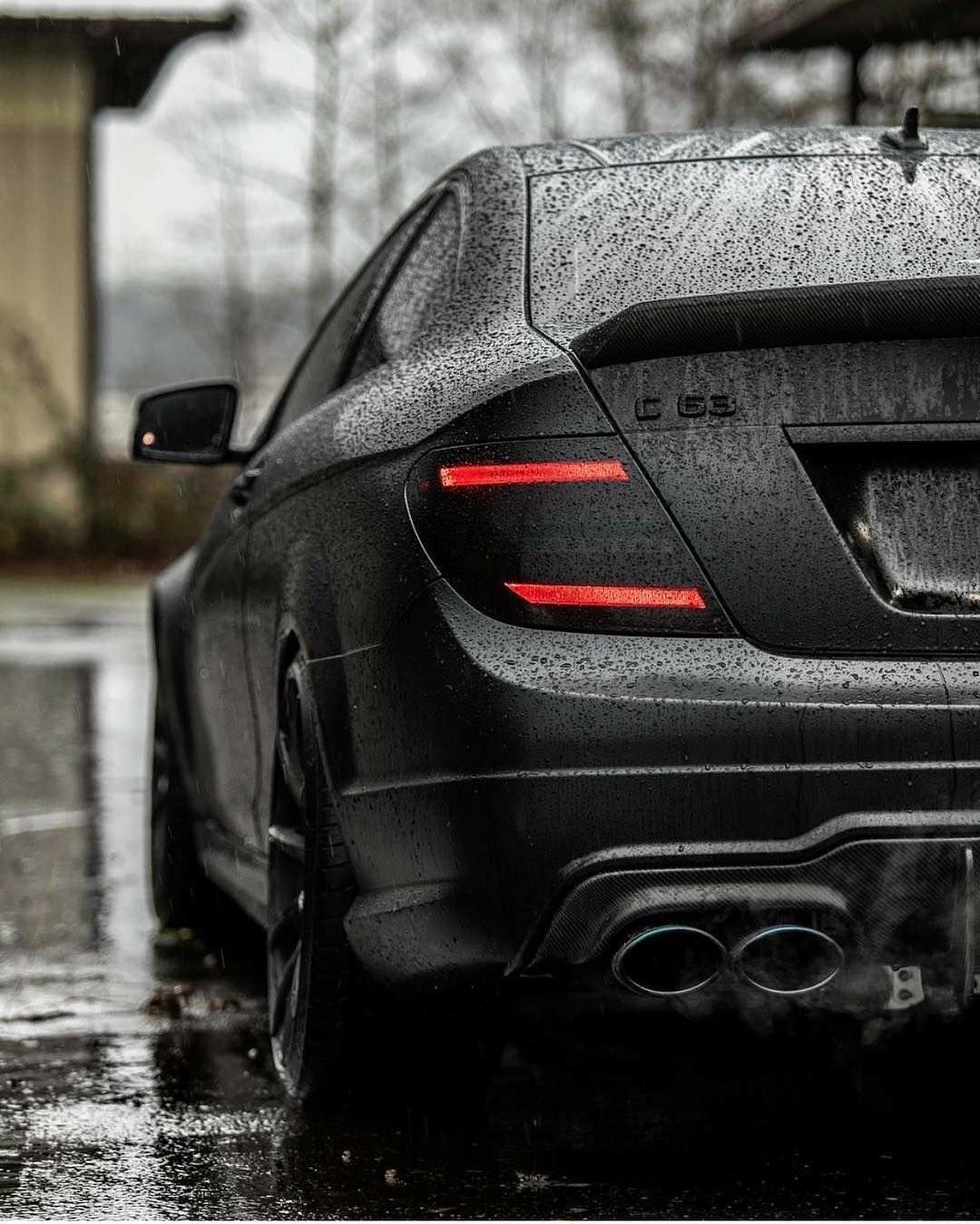 Черное авто