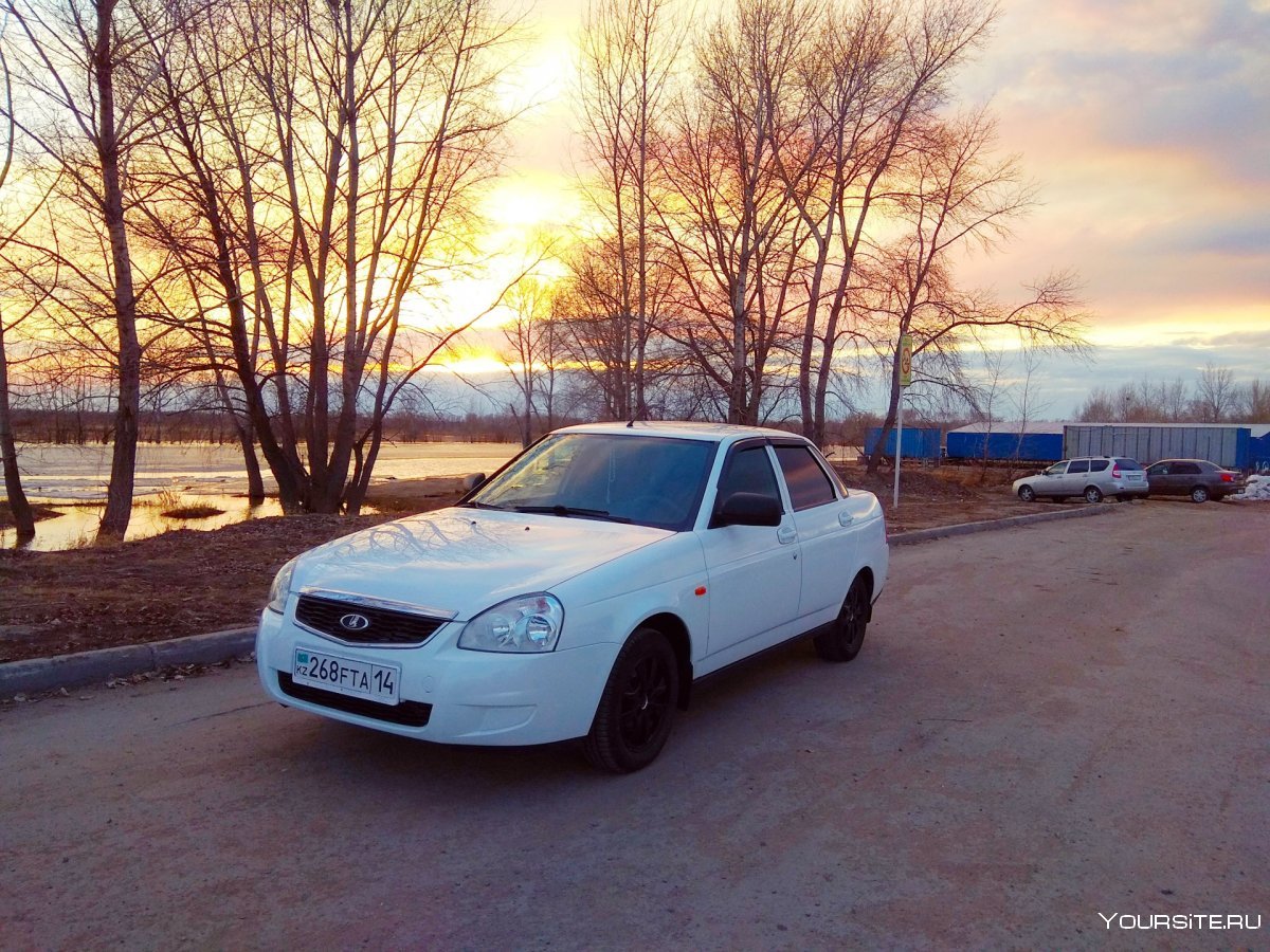 Приора 2 белая седан