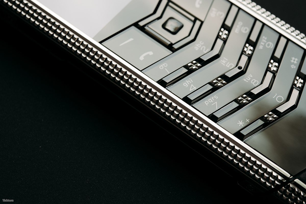 Vertu с выдвижной клавиатурой