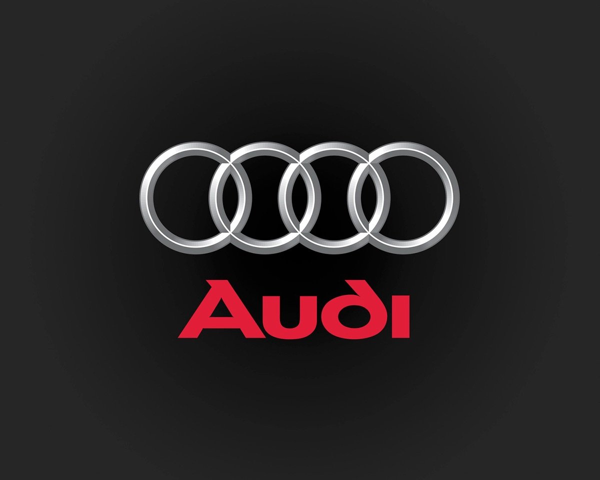 Ауди с черным логотипом
