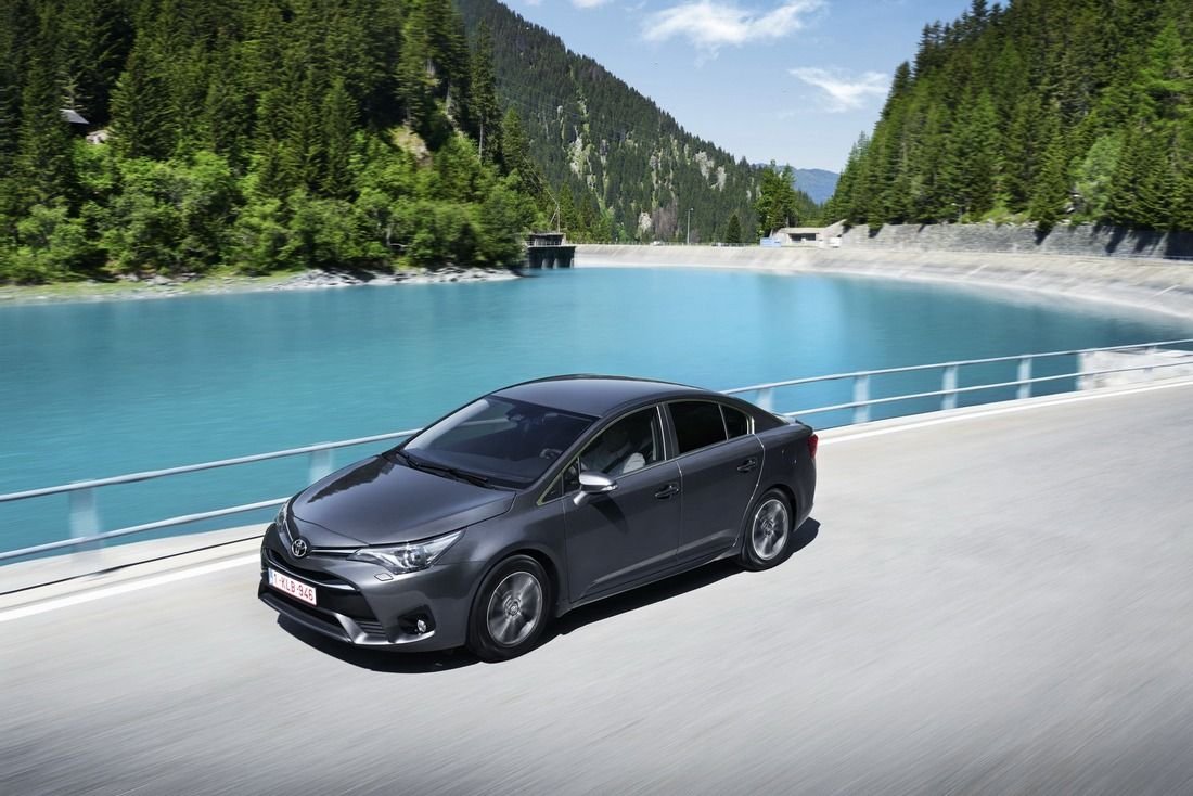 Тойота Авенсис 2016