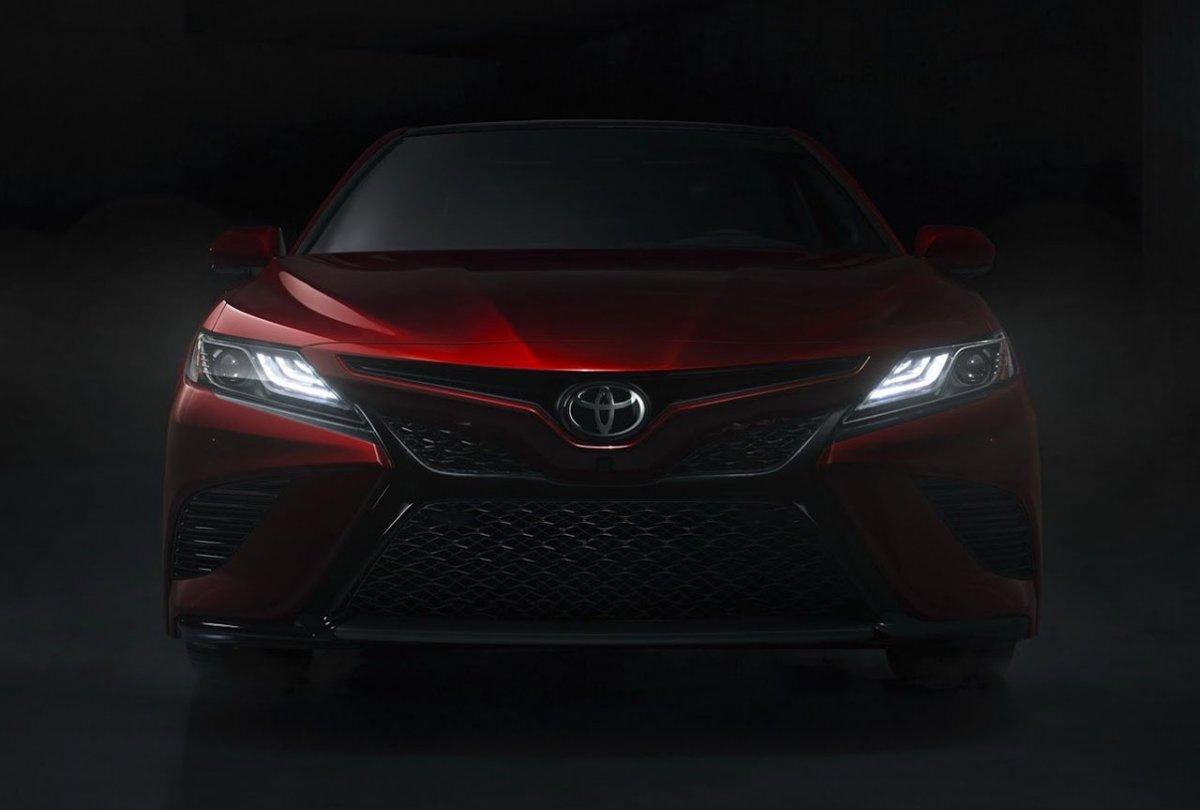 Тойота Авенсис на заставку