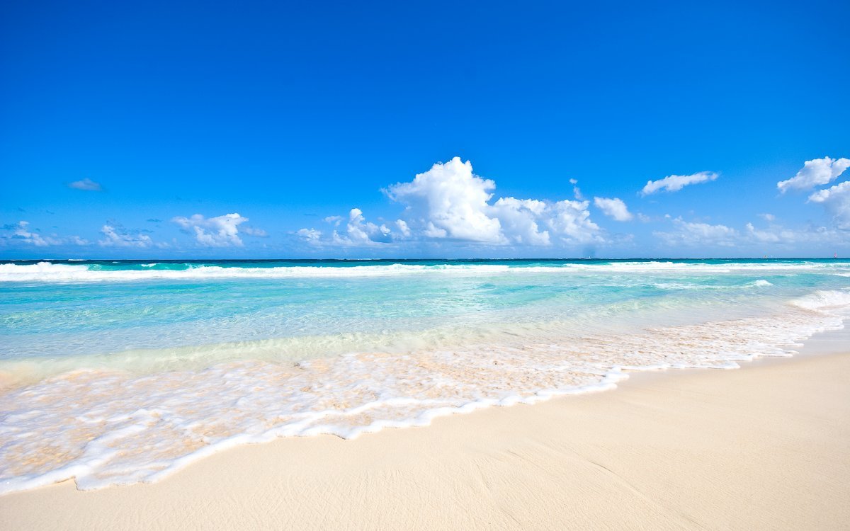 Море белый песок