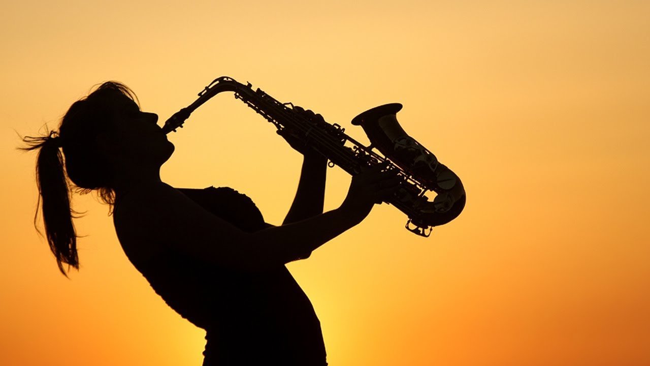 Картина девушка с саксофоном