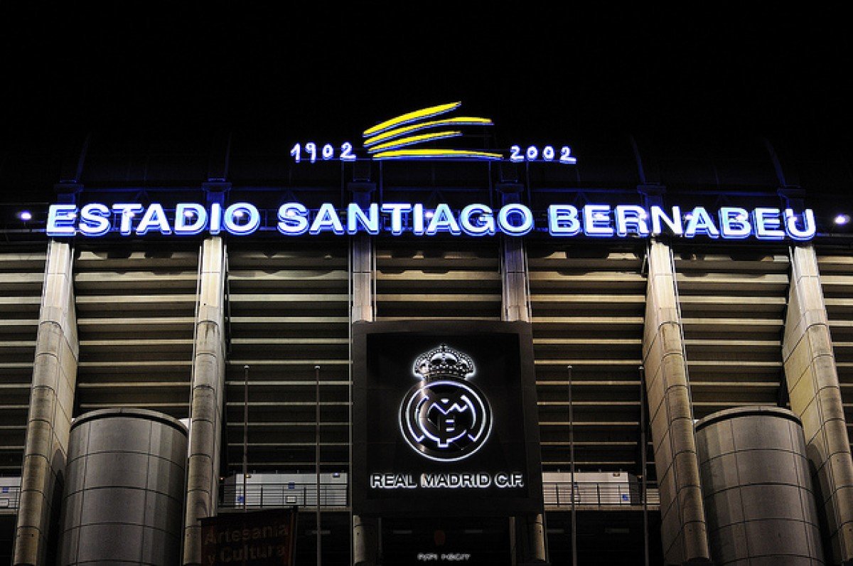 Сантьяго Бернабеу снаружи