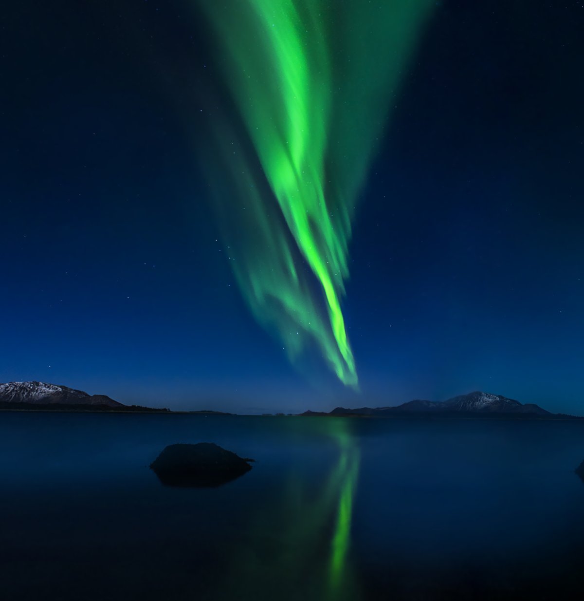 Зимний ночной пейзаж