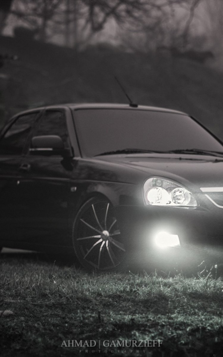 Лада Приора черная вертикальная