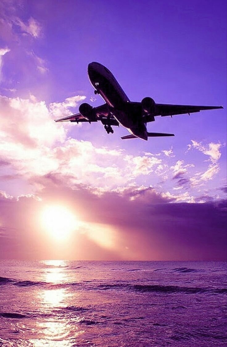 Самолет взлетает