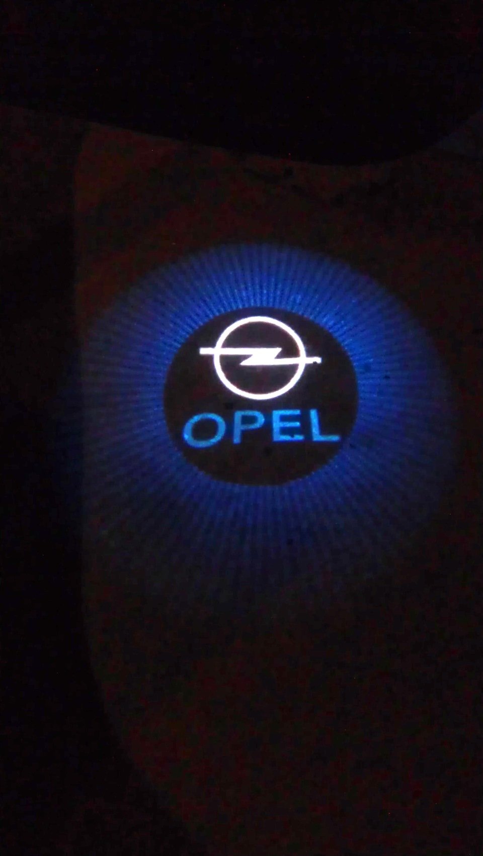 Подсветка значка Опель Астра j