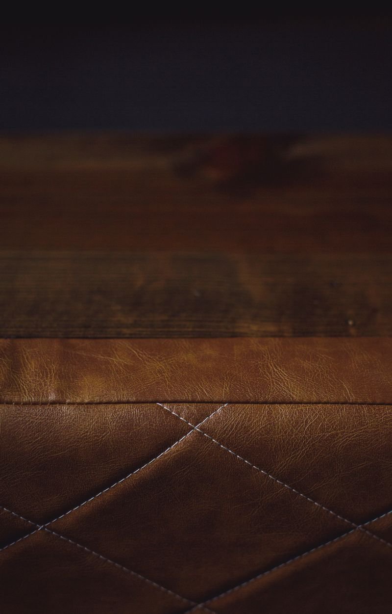 Золото на черном фоне