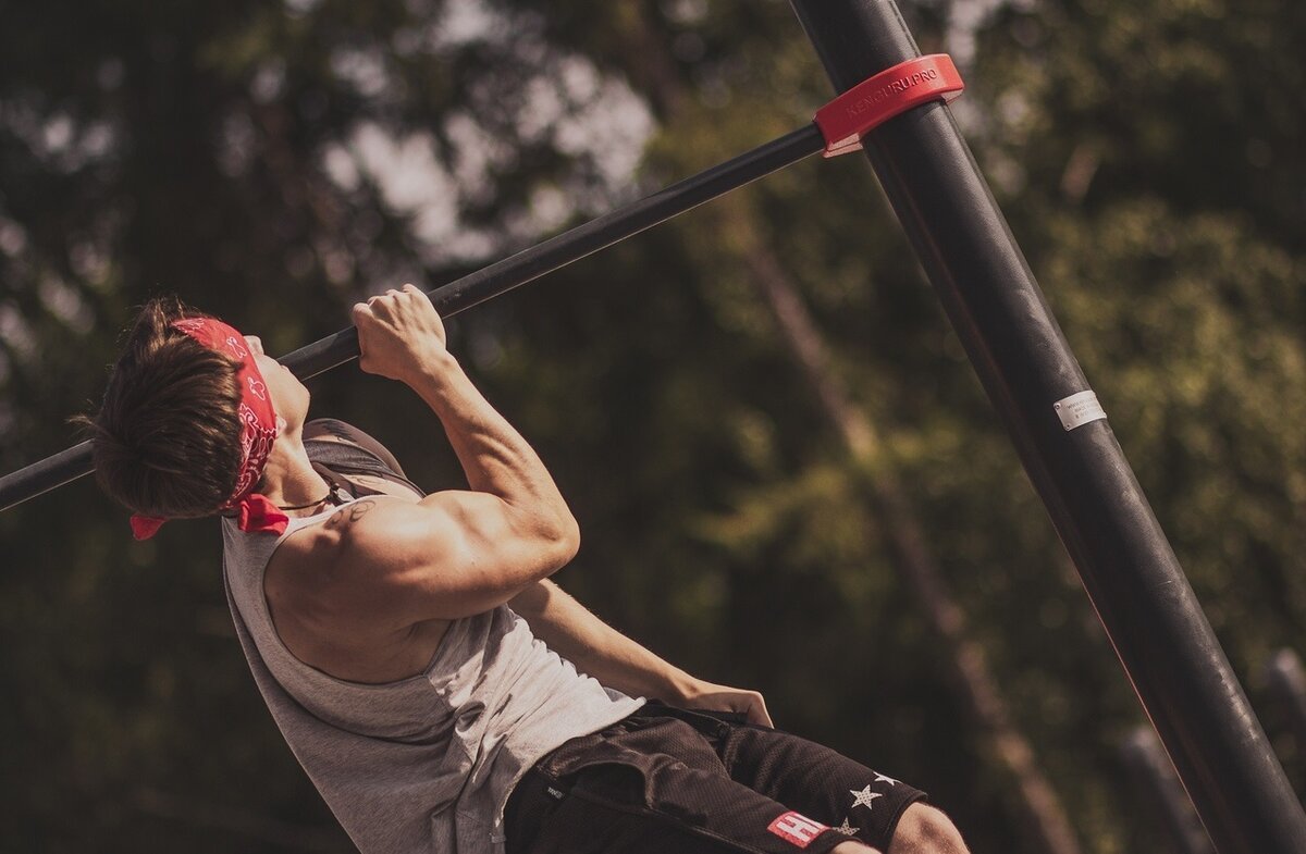 Воркаут парень и девушка