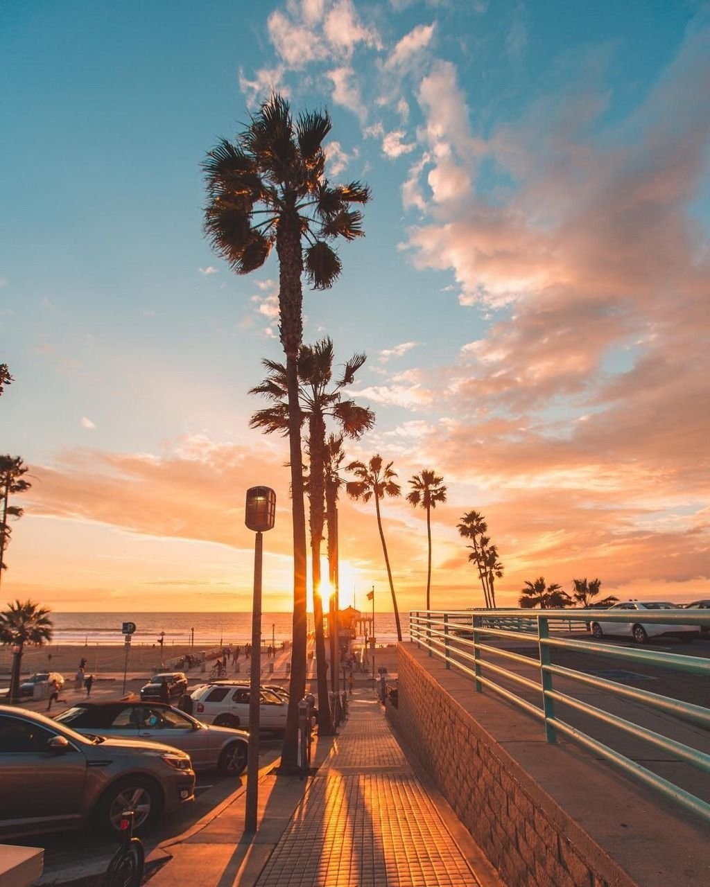 Венис Бич Лос Анджелес закат