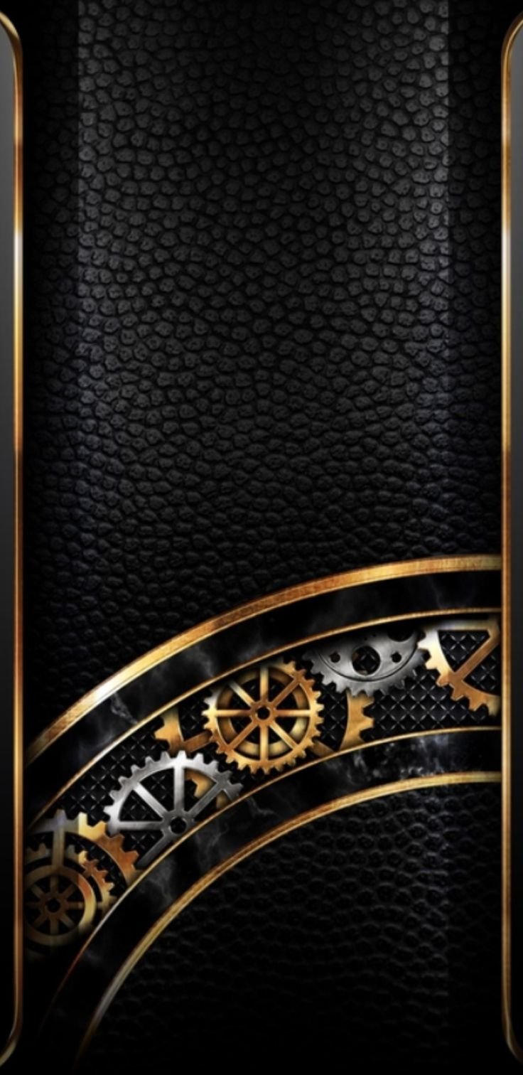 Золотая рыбка на черном фоне