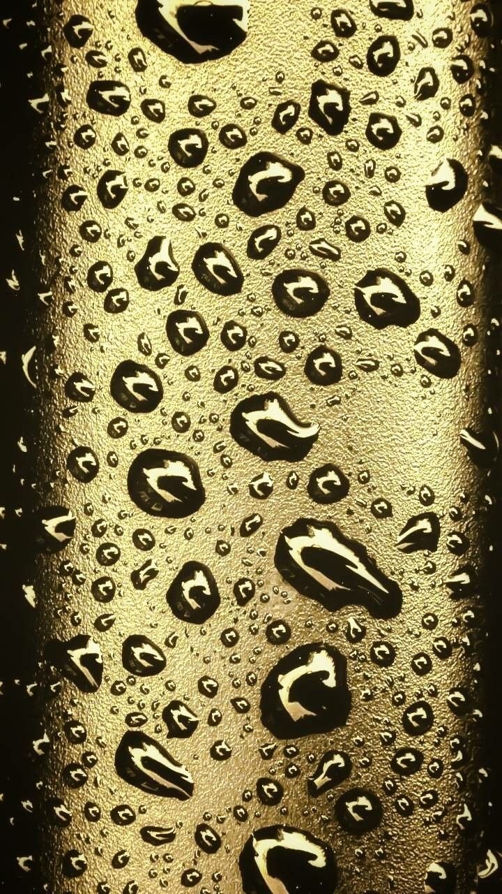 Золото на черном фоне