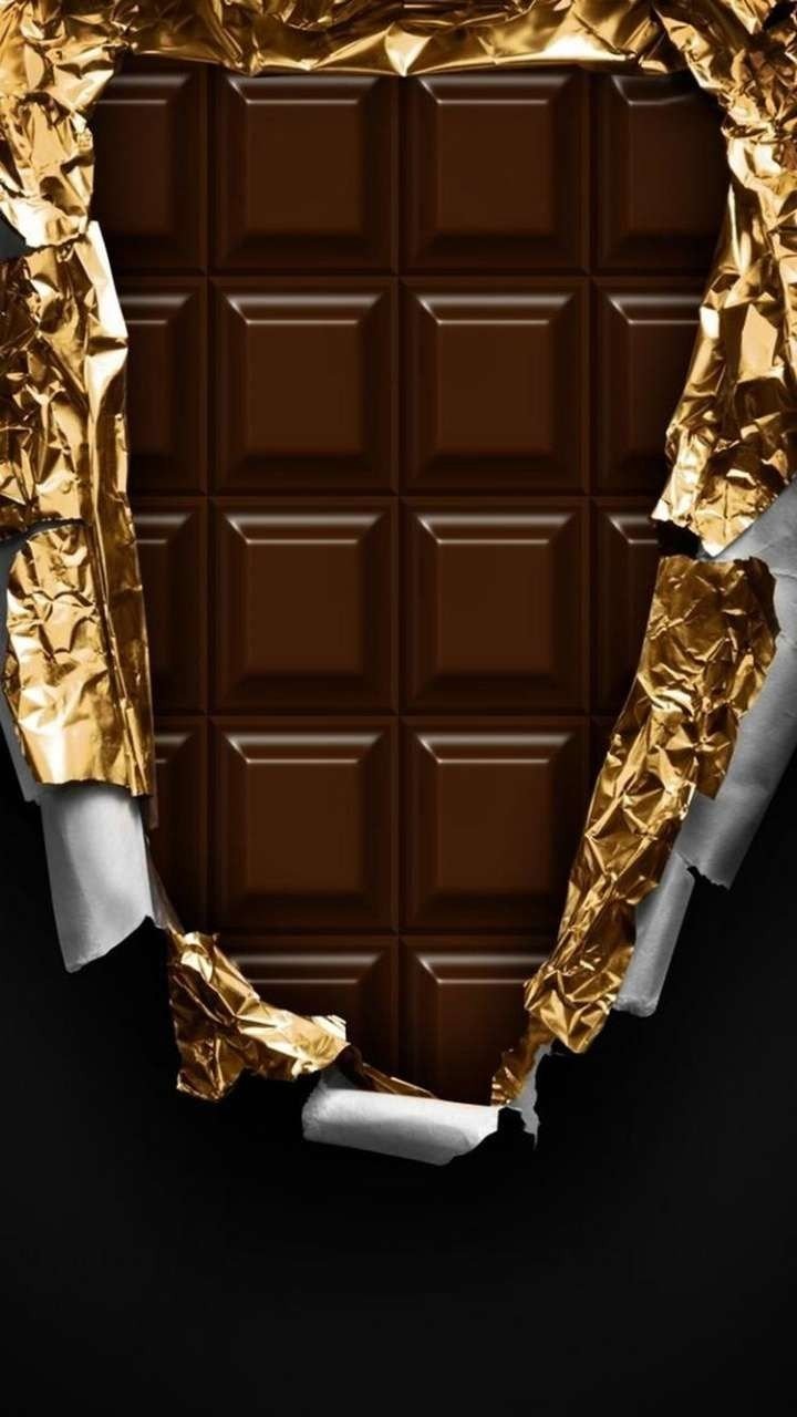 Корона на черном фоне