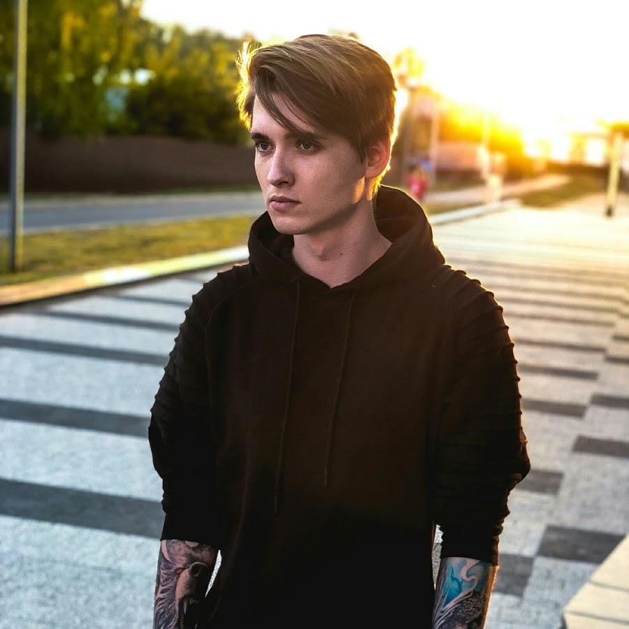 Макс Ващенко причёска