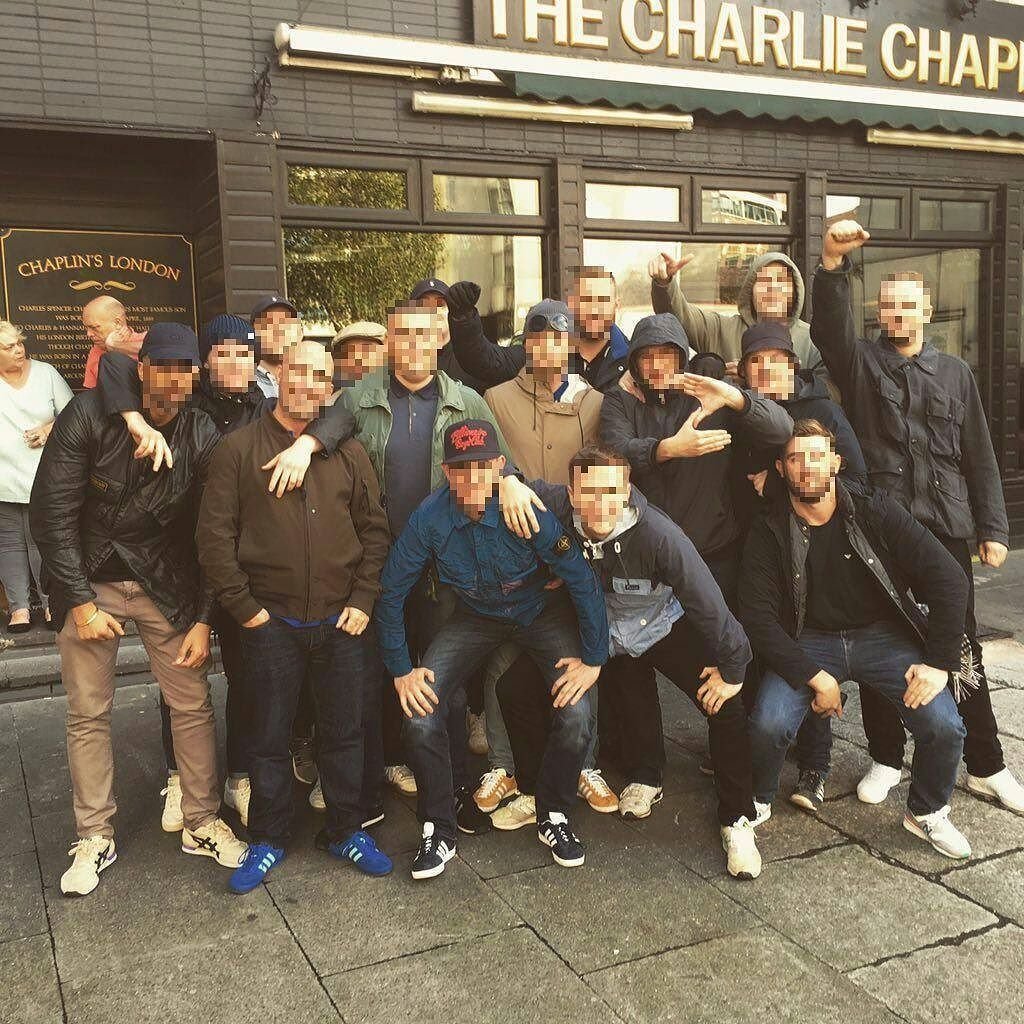 Девочка в бейсболке мультяшная