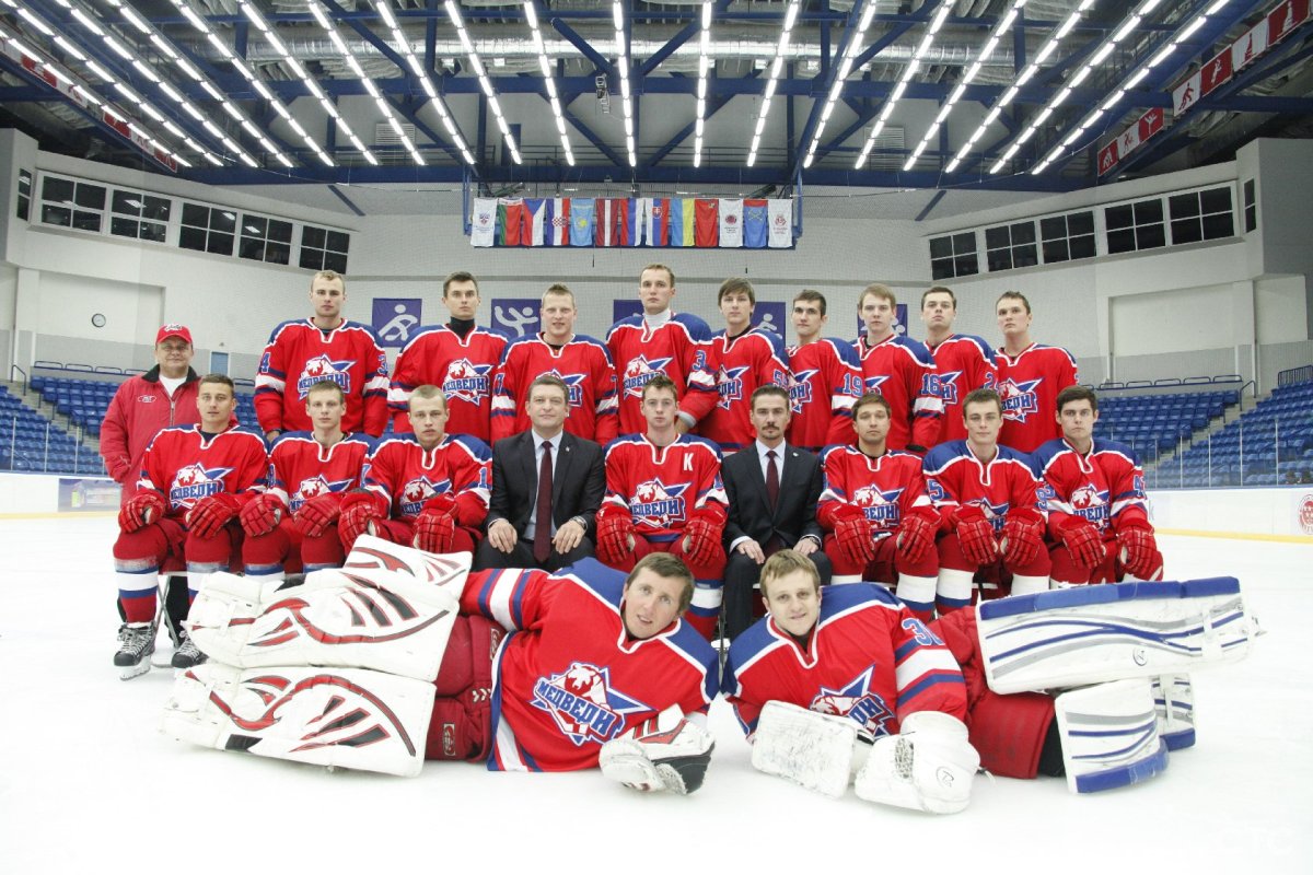 Молодежка сериал Постер