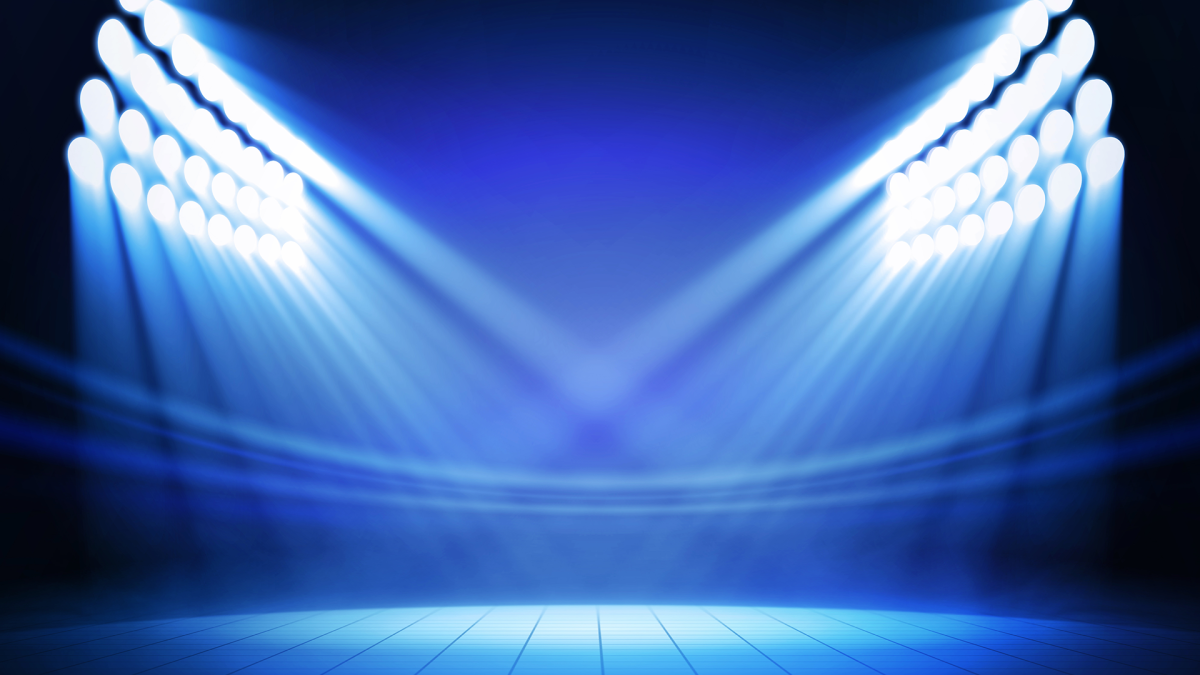 Прожекторы на голубом фоне