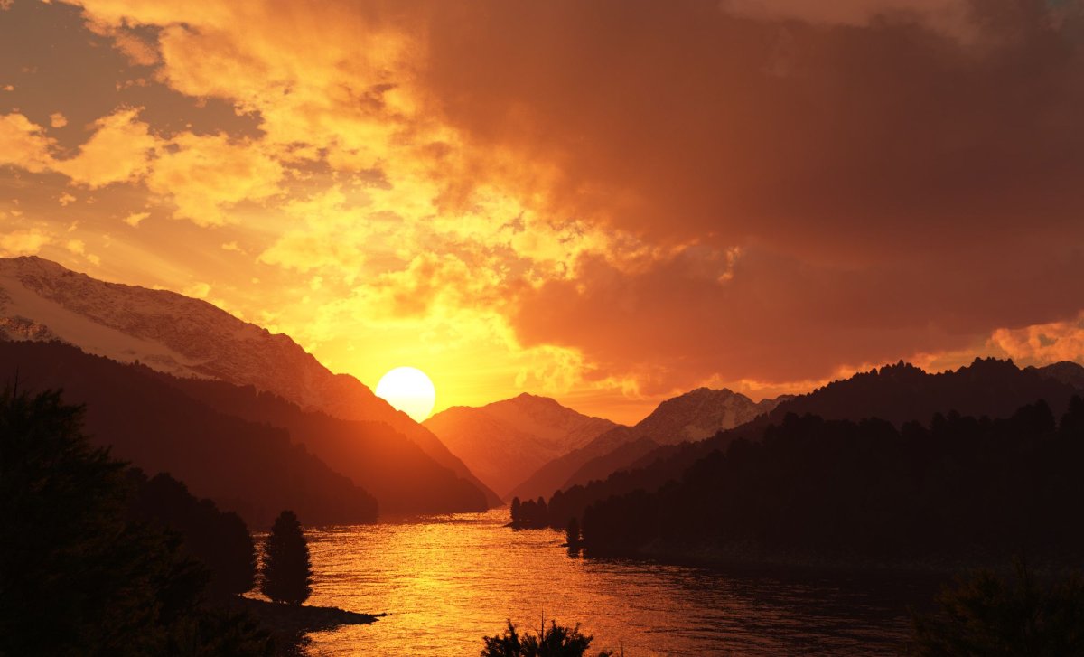 Горы на фоне заката