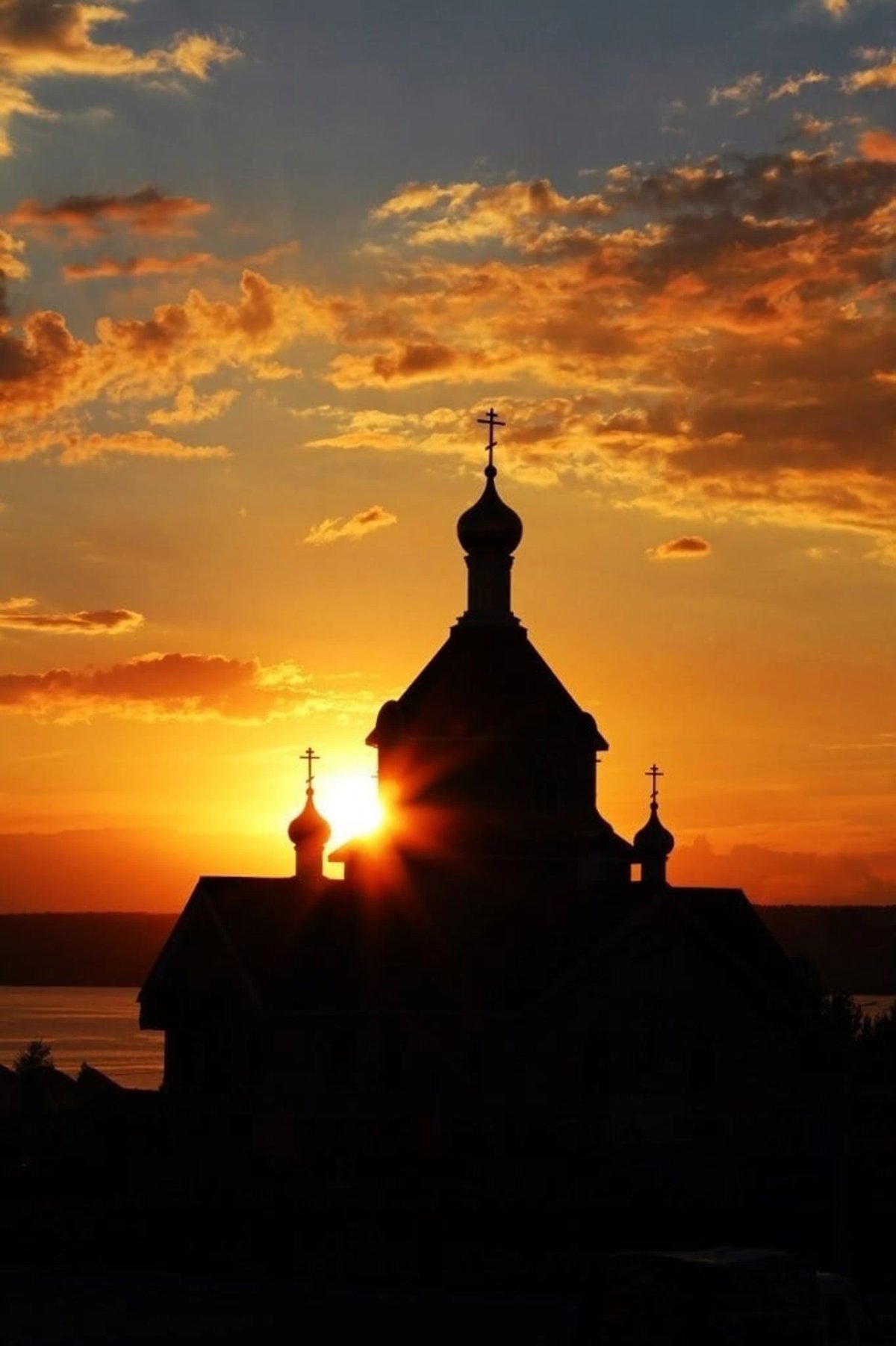 Закат над храмом
