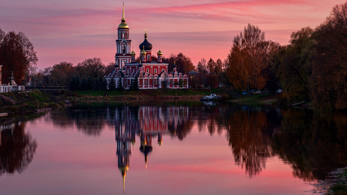 Церковь. Рассвет .Великий Новгород