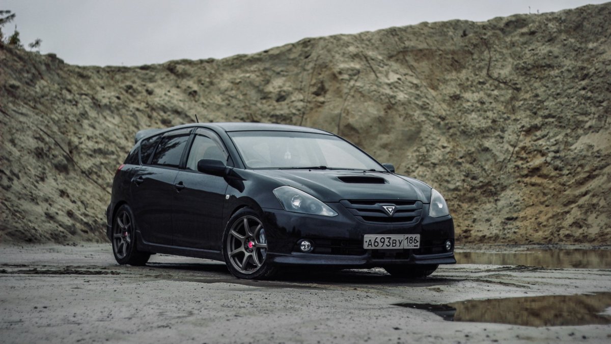 Черная Toyota Caldina 241
