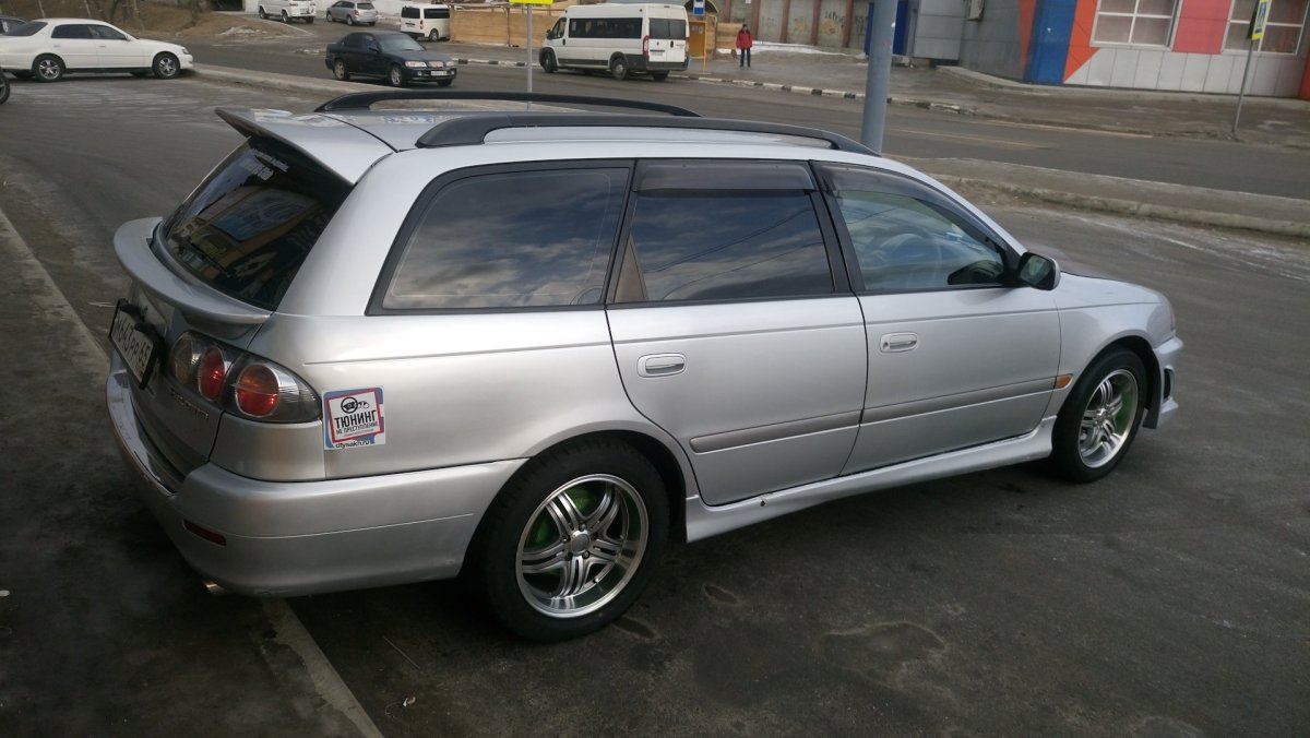 Тойота Калдина st211