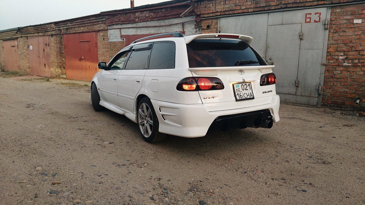 Тойота Калдина st211