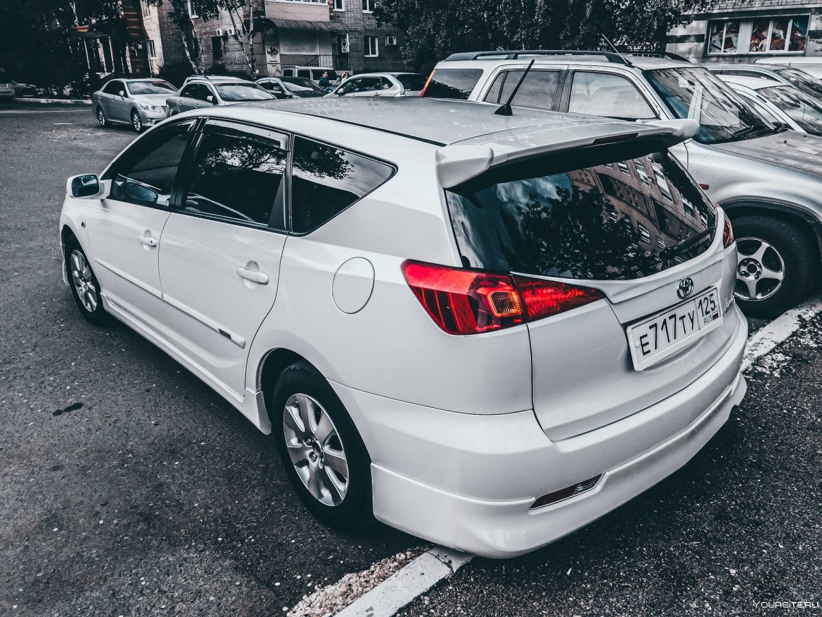 Тойота Калдина 2022