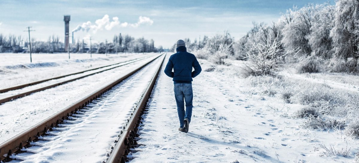 Человек на железной дороге
